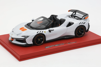 1/18 BBR Ferrari SF90XX spider color bianco artico set on red deluxe leather base limited 2 pieces - Image 3