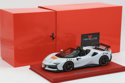 1/18 BBR Ferrari SF90XX spider color bianco artico set on red deluxe leather base limited 2 pieces