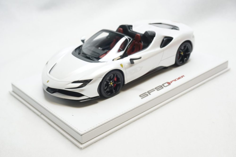 1/18 BBR Ferrari SF90 spider in color Fuji white gloss set on