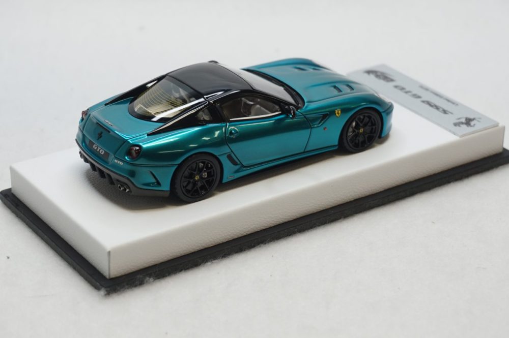 1/43 BBR Ferrari 599 GTO in color chrome blue with black roof set on white leather base limited 10 pieces (RACE43-153)