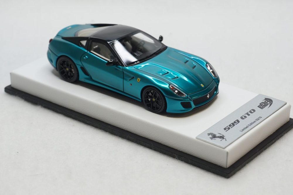 1/43 BBR Ferrari 599 GTO in color chrome blue with black roof set on white leather base limited 10 pieces (RACE43-153)