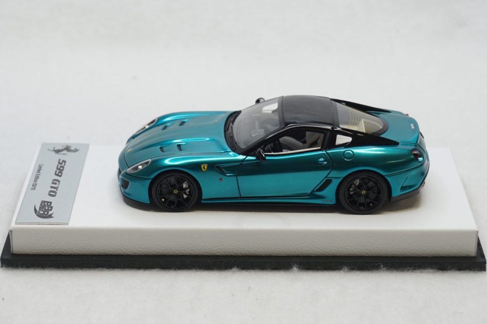 1/43 BBR Ferrari 599 GTO in color chrome blue with black roof set on white leather base limited 10 pieces (RACE43-153)