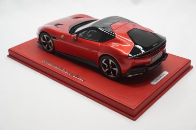 1/18 BBR Ferrari 12Cilindri coupe color Rosso imola set on red deluxe leather base limited 3 pieces - Image 3