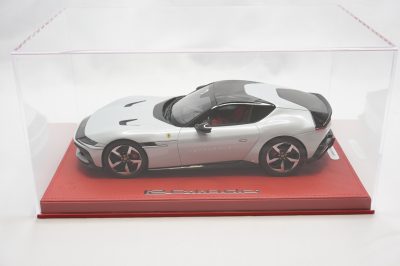 1/18 BBR Ferrari 12Cilindri coupe color Bianco artico set on red deluxe leather base limited 3 pieces - Image 6