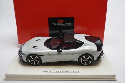 1/18 BBR Ferrari 12Cilindri coupe color Bianco artico set on white deluxe leather base limited 3 pieces