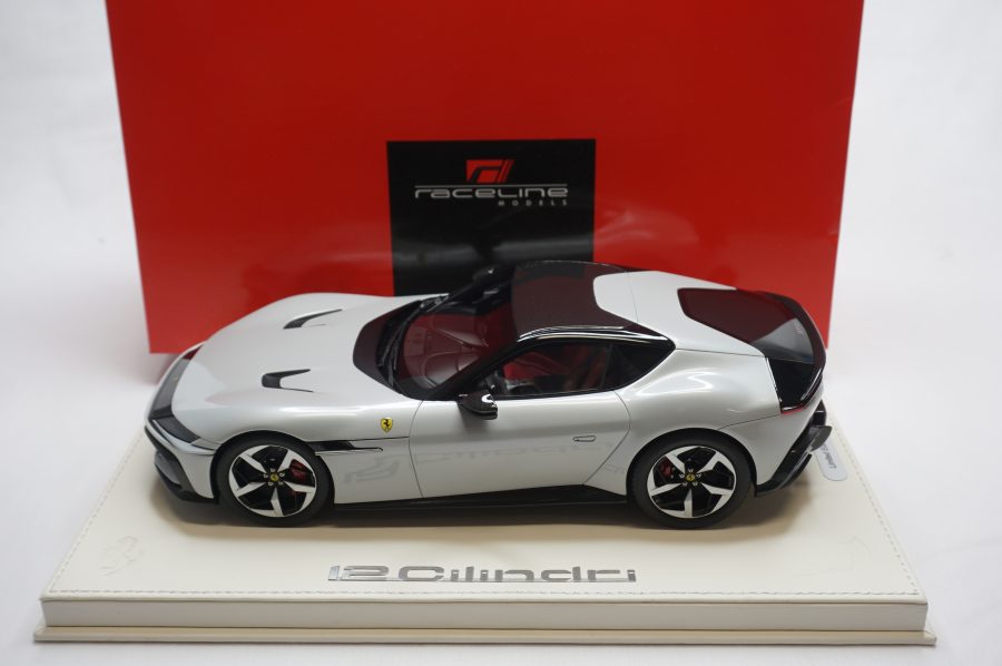 1/18 BBR Ferrari 12Cilindri coupe color Bianco artico set on white deluxe leather base limited 3 pieces