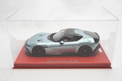 1/18 BBR Ferrari 12Cilindri coupe color celeste trevi set on red deluxe leather base limited 3 pieces - Image 6