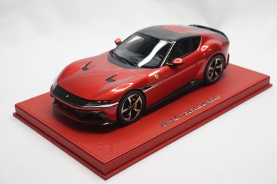 1/18 BBR Ferrari 12Cilindri coupe color Rosso imola set on red deluxe leather base limited 3 pieces - Image 4