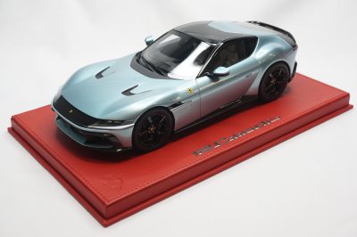 1/18 BBR Ferrari 12Cilindri coupe color celeste trevi set on red deluxe leather base limited 3 pieces - Image 4